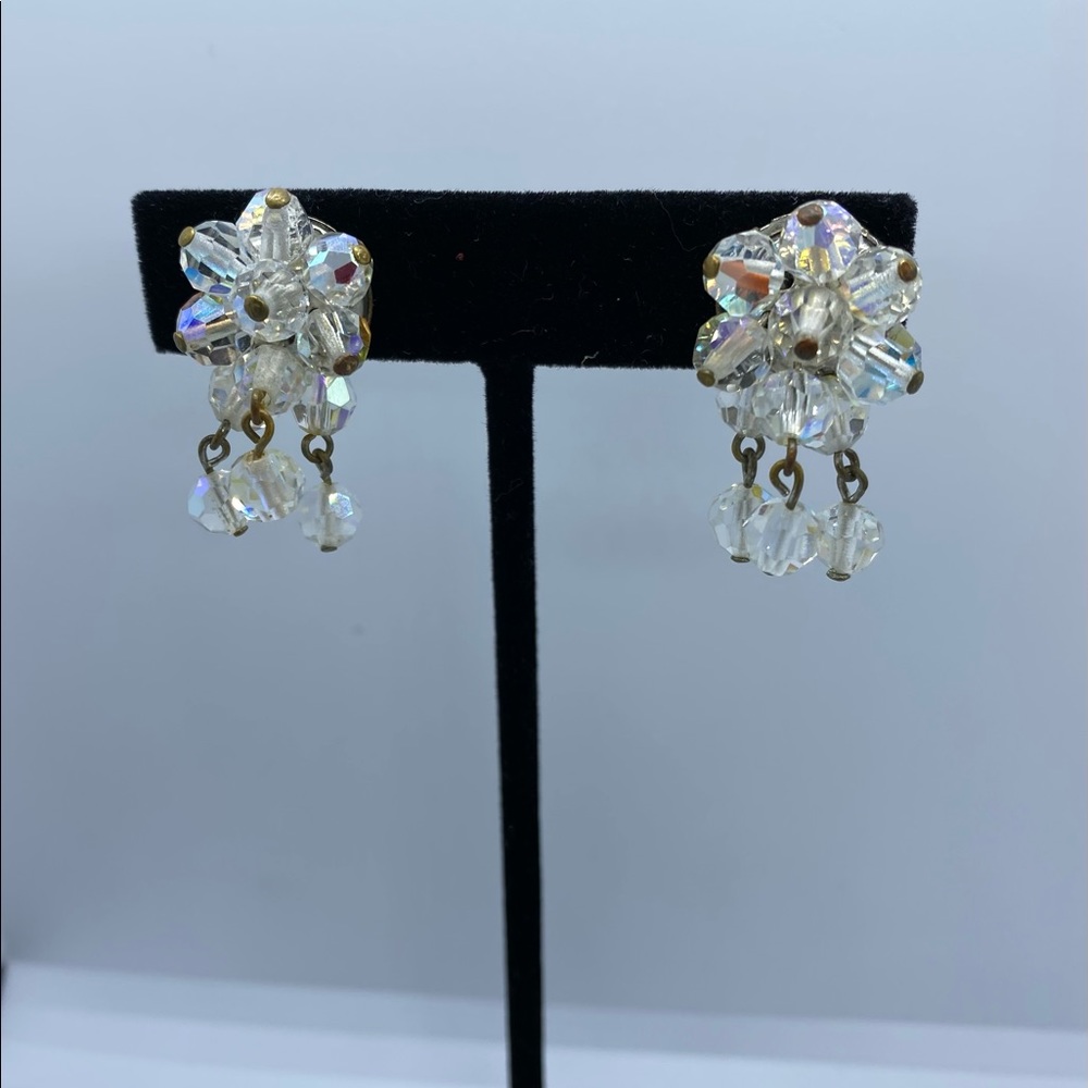 AB FACETED CRYSTAL CLUSTER CLIP ON EARRINGS 1950’s VINTAGE